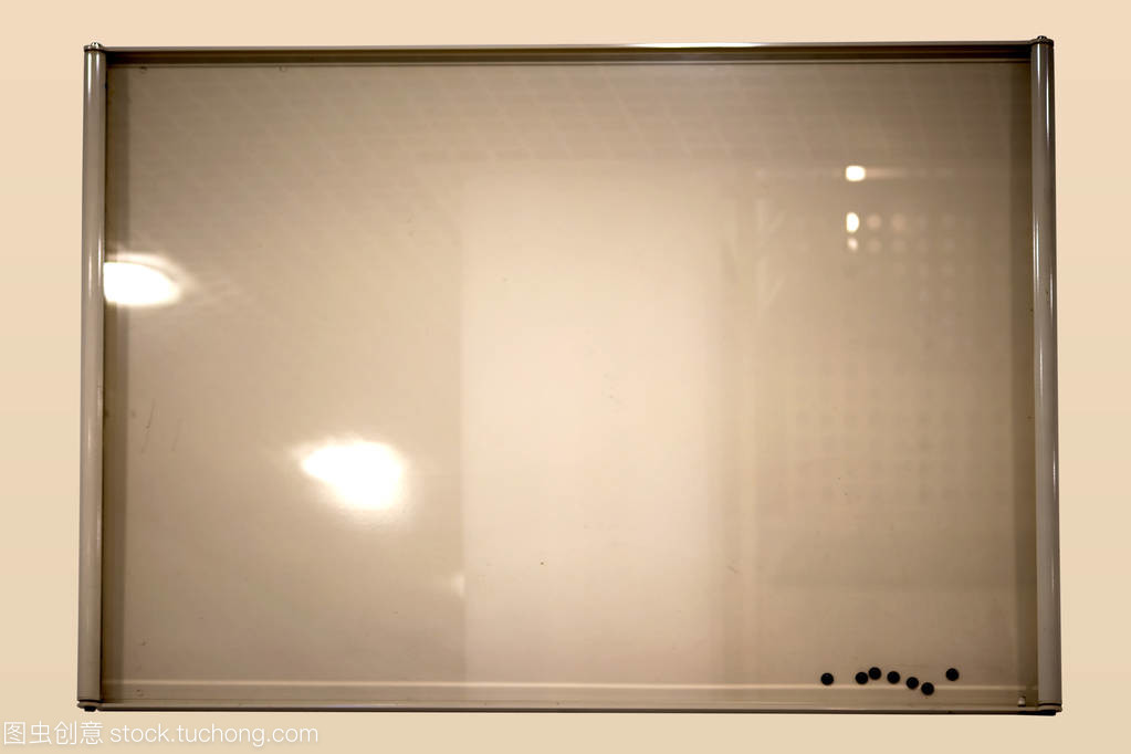 孤立的磁性板 原理、特性与应用前景